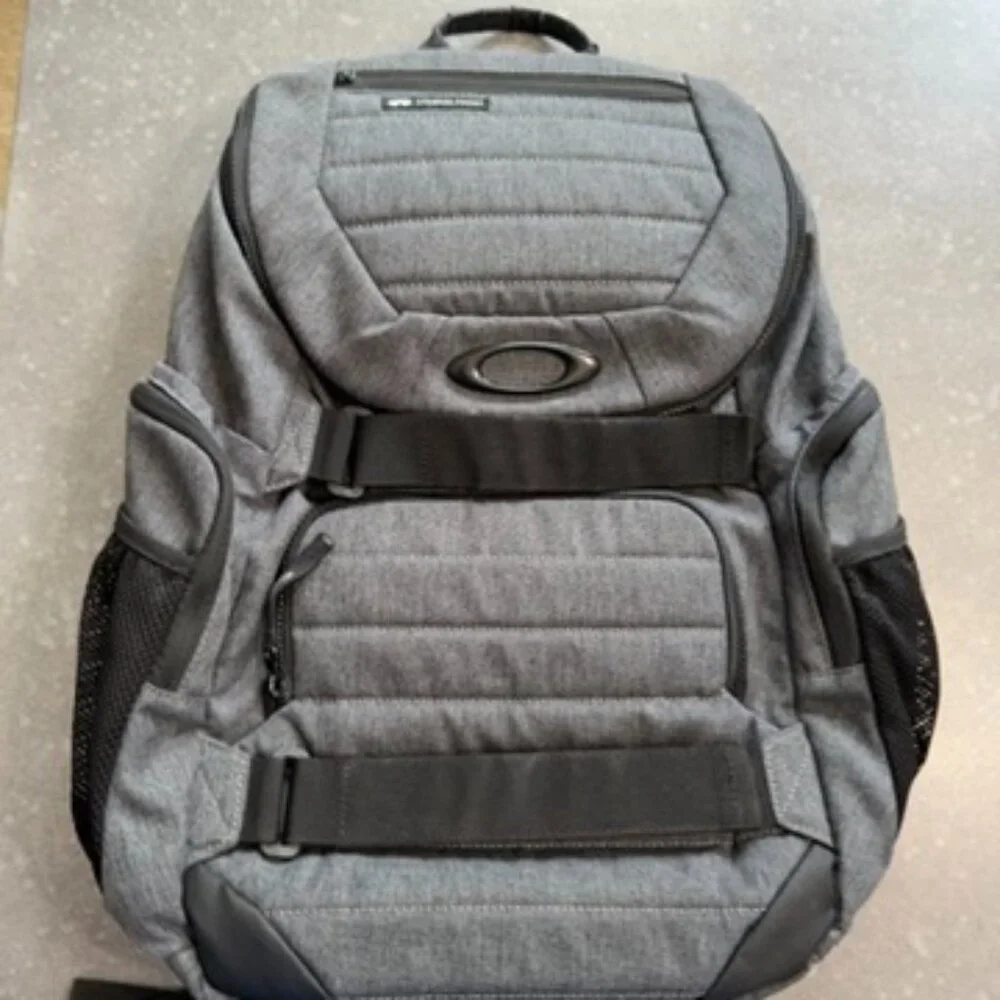 Oakley Gray Enduro 25L Backpack – Multi-Compartment Tech / Travel Bag